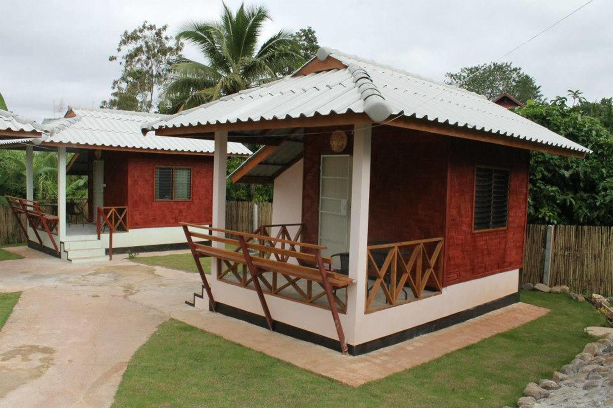 Sarm Mork Guest House Mae Hong Son Bagian luar foto