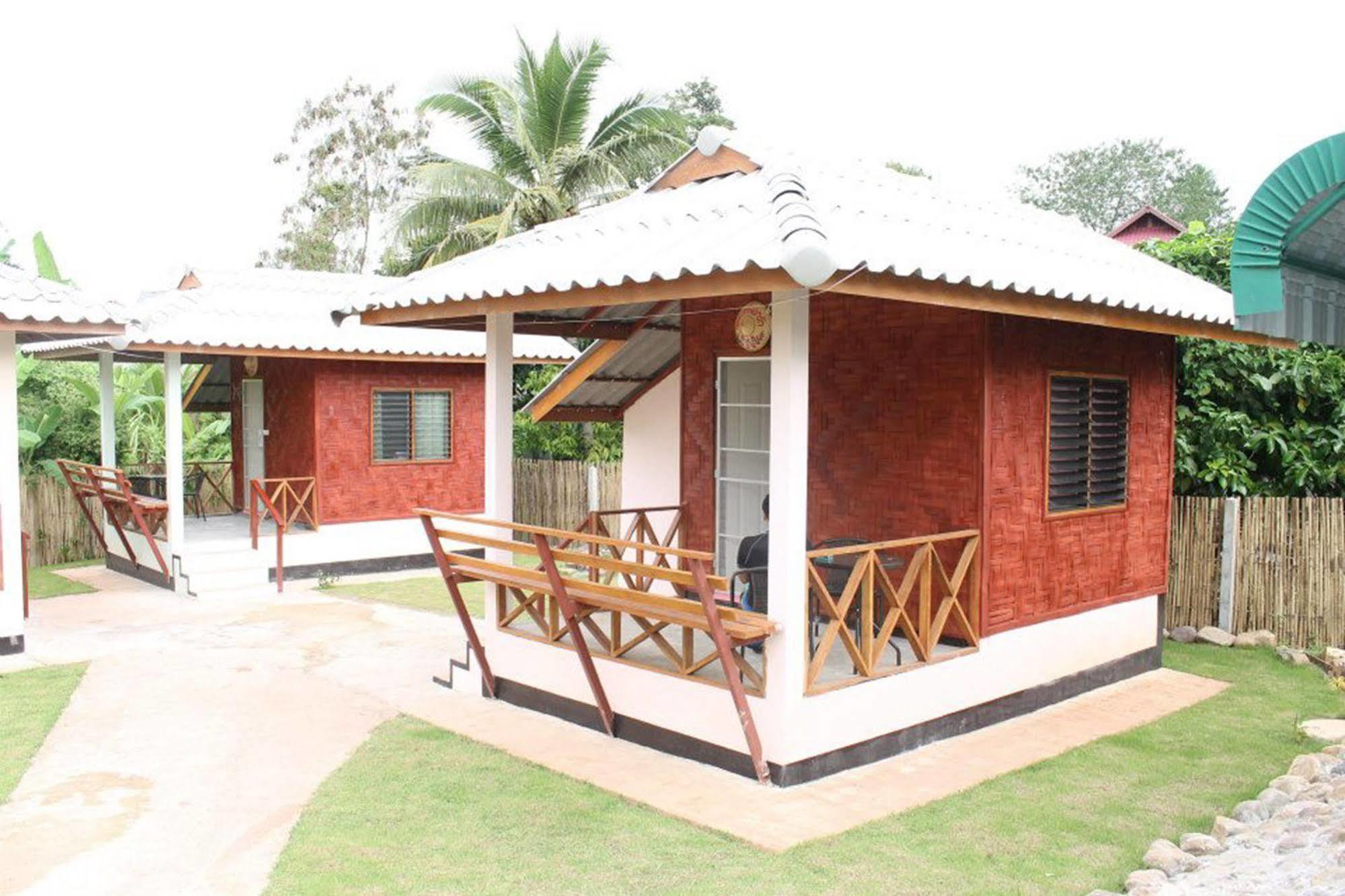 Sarm Mork Guest House Mae Hong Son Bagian luar foto